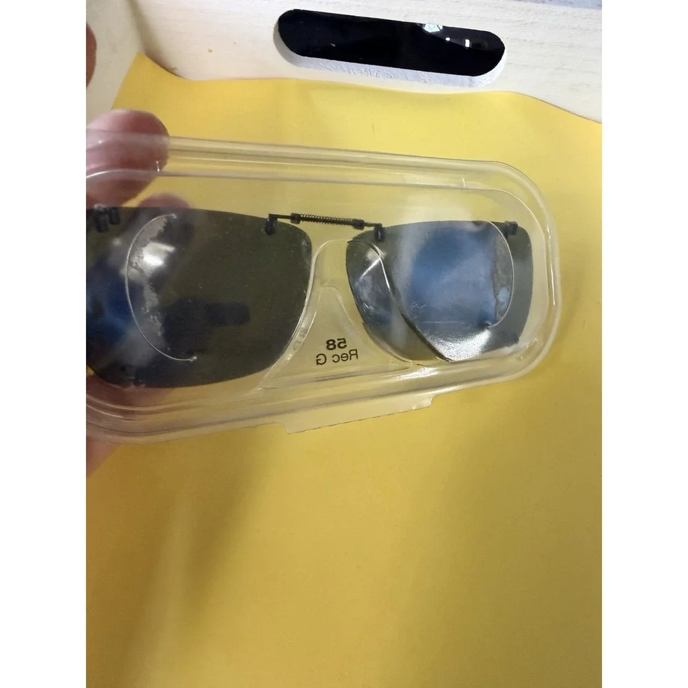 Solar Shield Polarized Clip On Sunglasses 58 Rec g Fits Plastic Frames Black